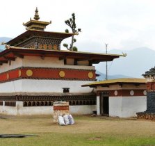 chimi-lhakhang-ngoi-den-linh-thieng-du-lich-bhutan
